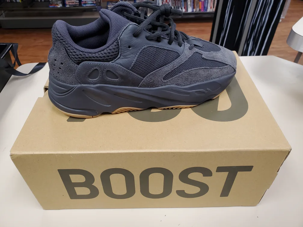 Adidas Yeezy Boost 700 V2 thumbnail
