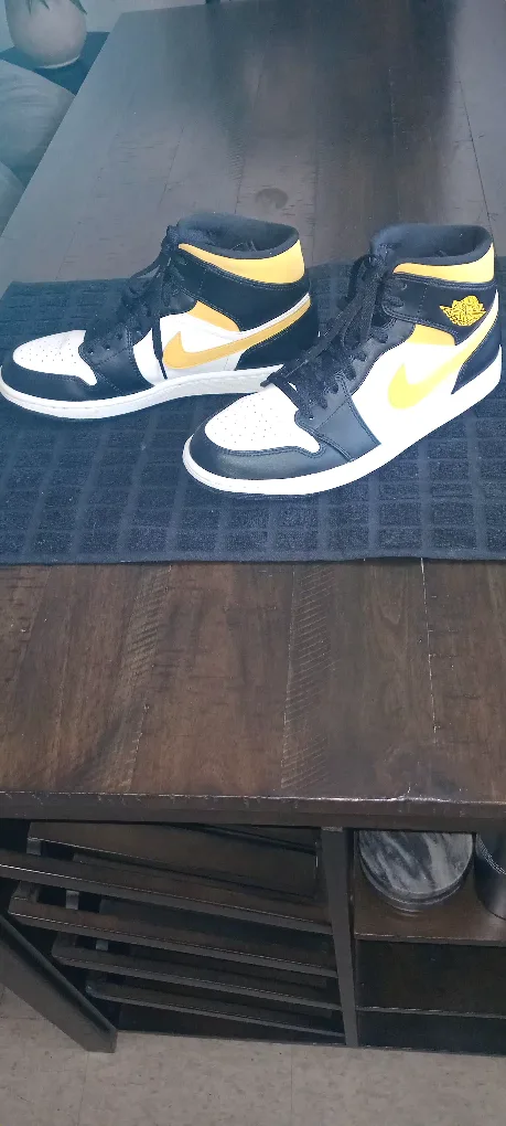 Air Jordan 1 Mid Taxi Black/White/Yellow thumbnail