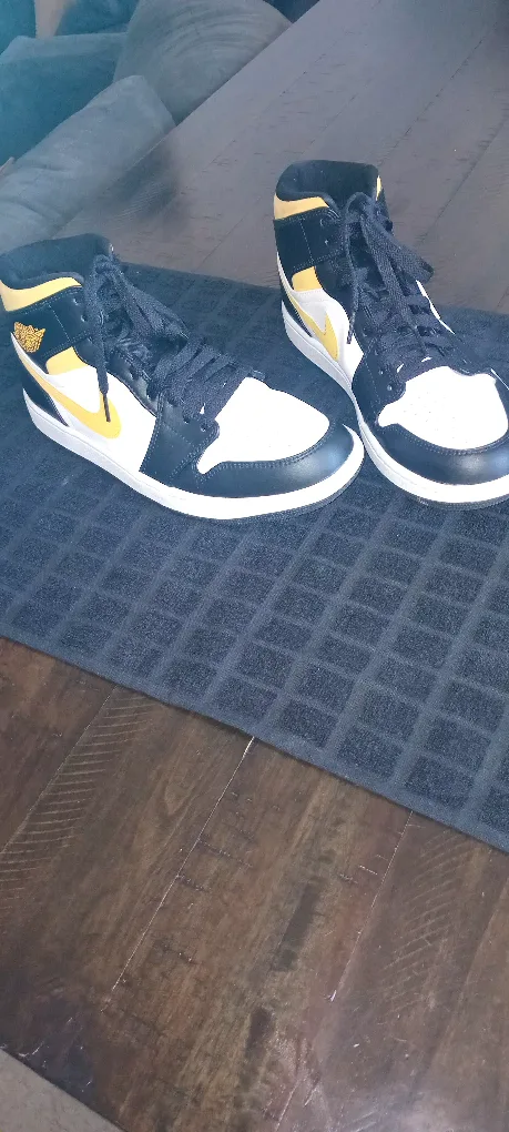 Air Jordan 1 Mid Taxi Black/White/Yellow image indicator(2)