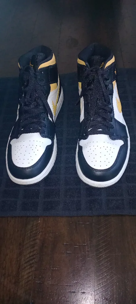 Air Jordan 1 Mid Taxi Black/White/Yellow image indicator(3)