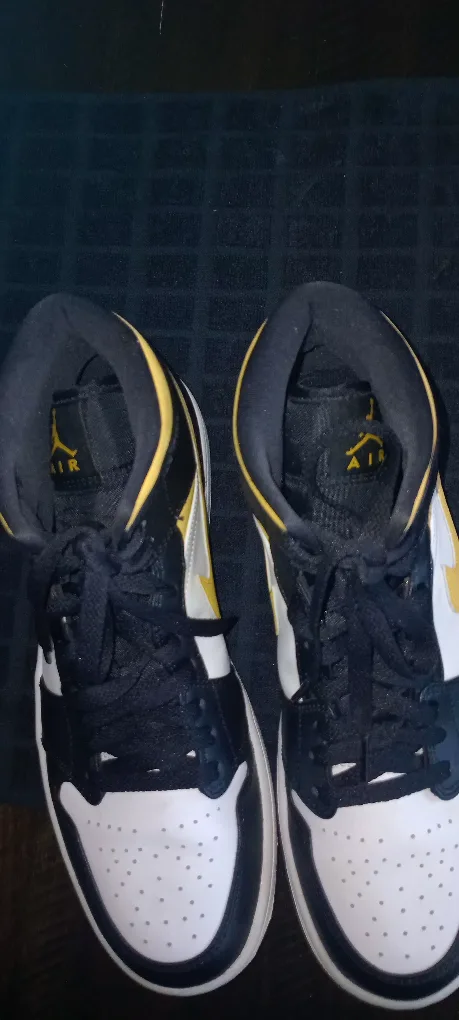 Air Jordan 1 Mid Taxi Black/White/Yellow image indicator(4)