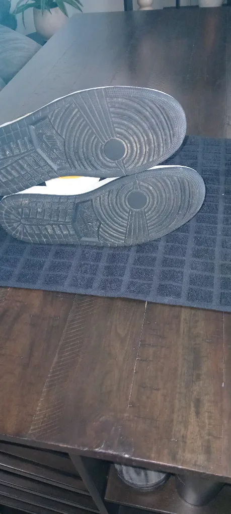 Air Jordan 1 Mid Taxi Black/White/Yellow image indicator(5)