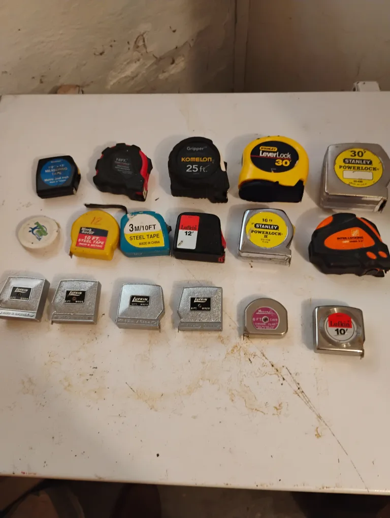 Variety of Tape Measures: Stanley, Lufkin, Komelon thumbnail