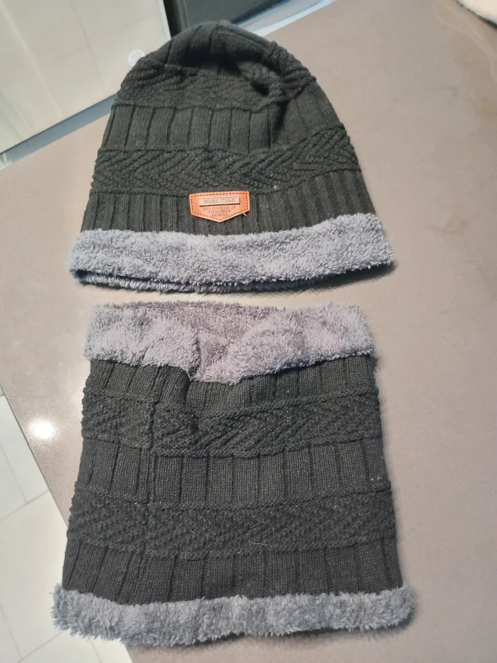 Winter Hat and Scarf Set - Black thumbnail