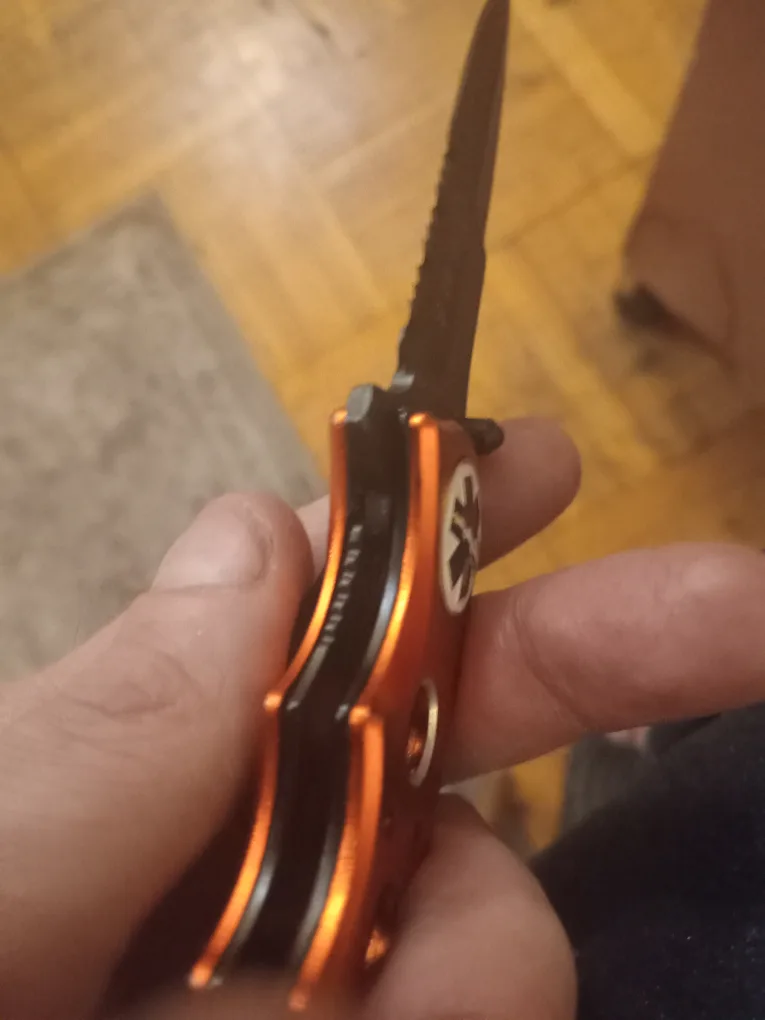 Folding knife image indicator(2)