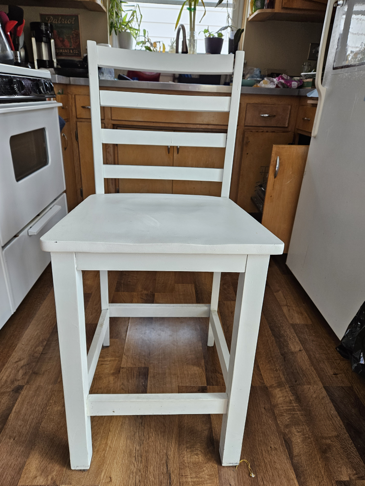 Small Round Table with Two White Chairs - photo 2