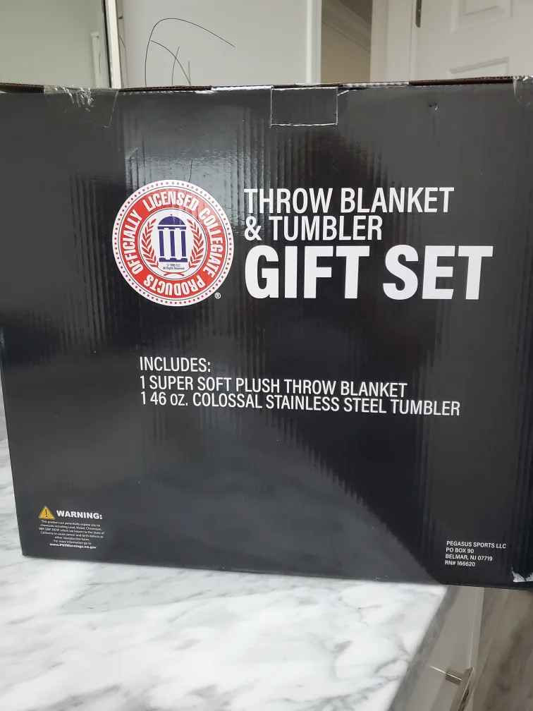 Washington Huskies Throw Blanket & Tumbler Gift Set - NEW image indicator(4)