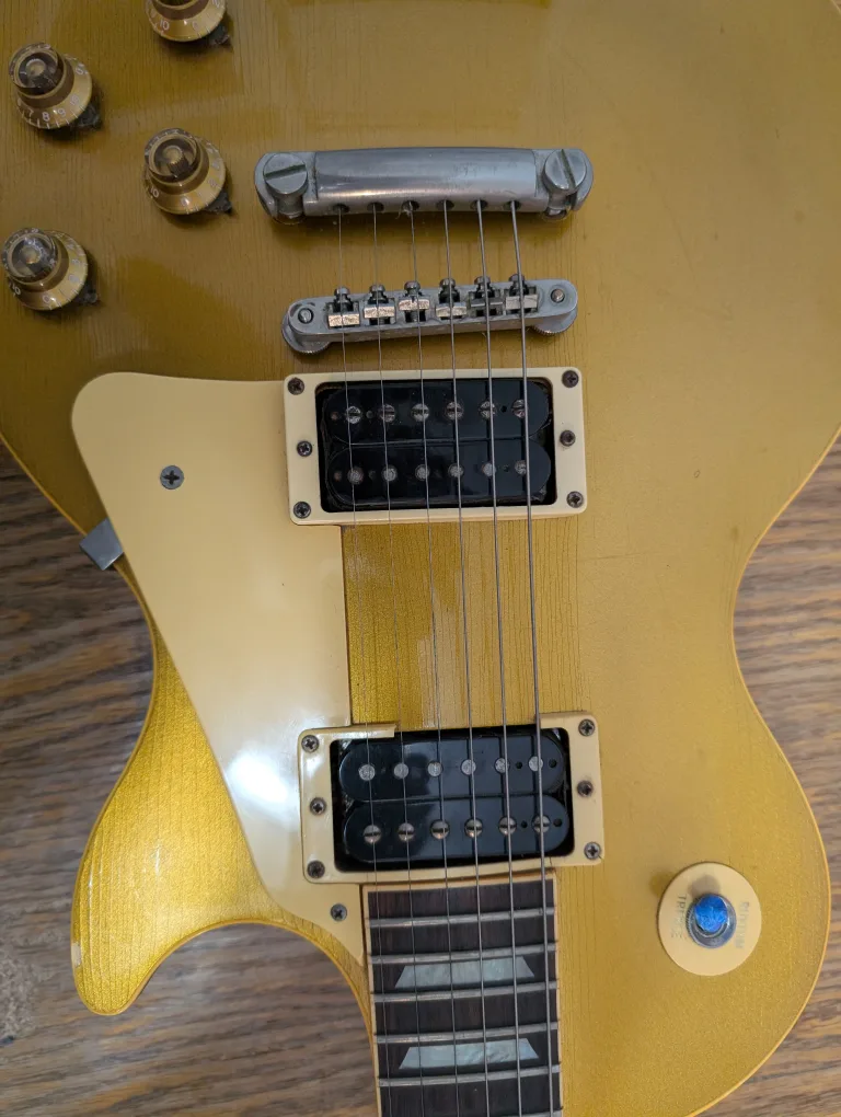 Gibson Les Paul Classic Gold Top w/ Case image indicator(8)