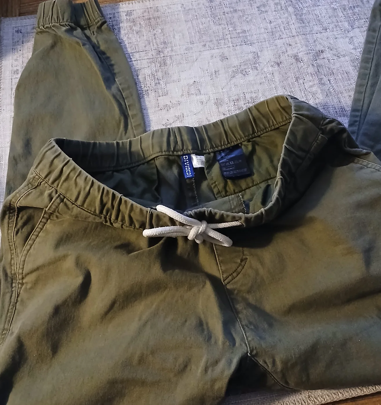 H&M Divided Olive Green Cargo Pants thumbnail
