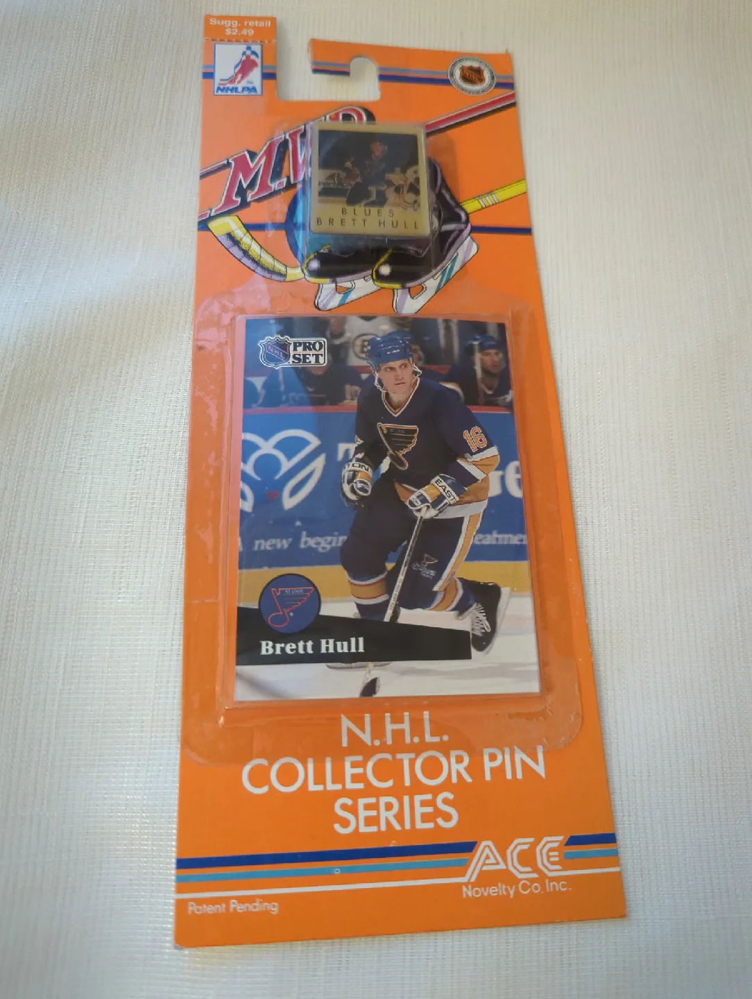 Brett Hull hockey card and pin set 1991 thumbnail