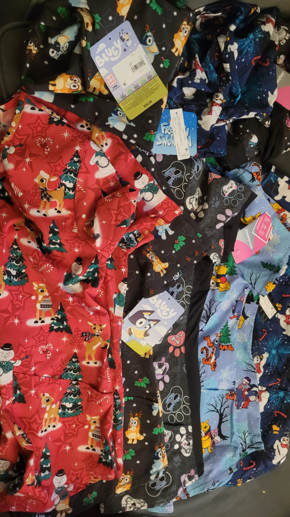 Brand New with tags on, Good brand Scrub Tops - Size M & XS - photo 4