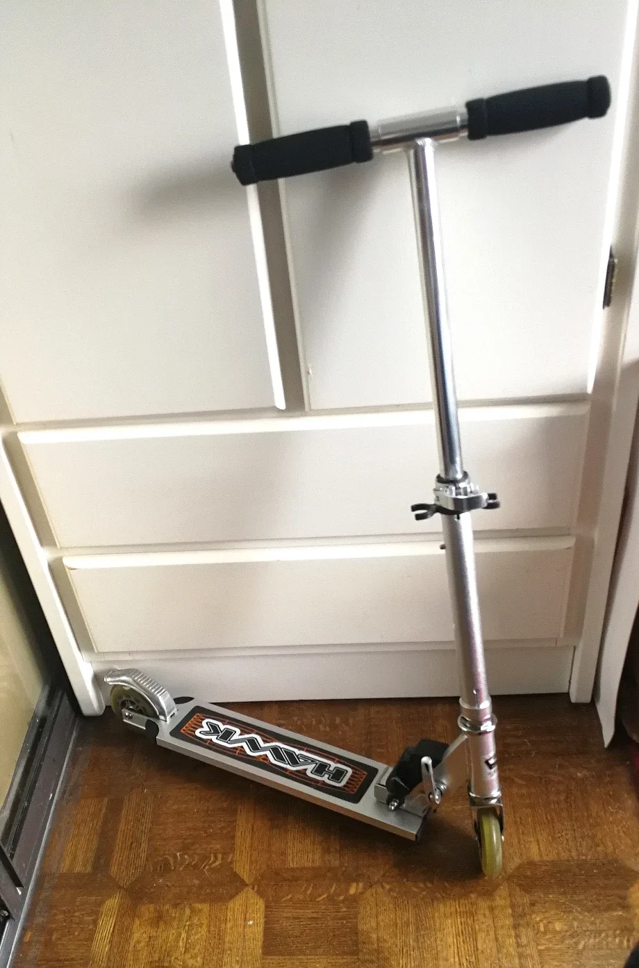 BNIB Folding Scooter image indicator(2)