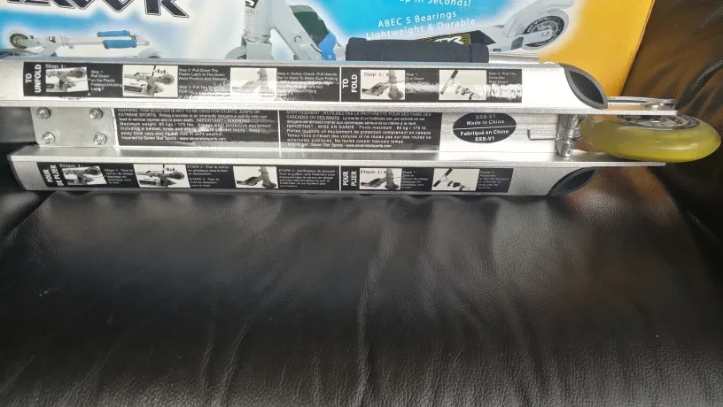 BNIB Folding Scooter image indicator(4)