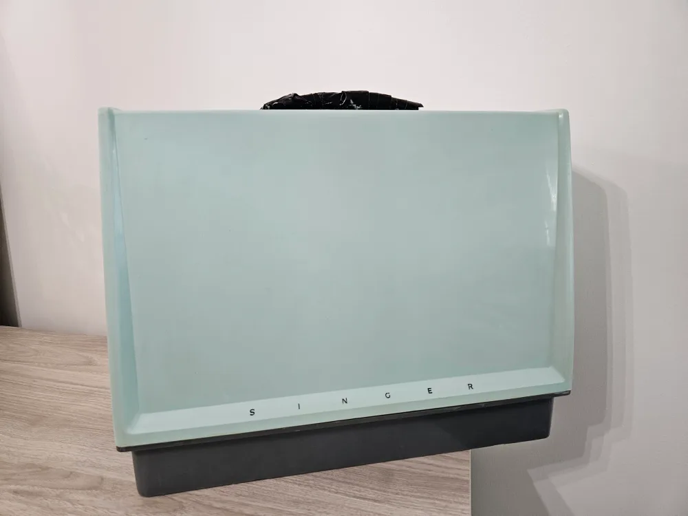 Vintage Singer 348 Sewing Machine - includes carrier and pedal image indicator(8)