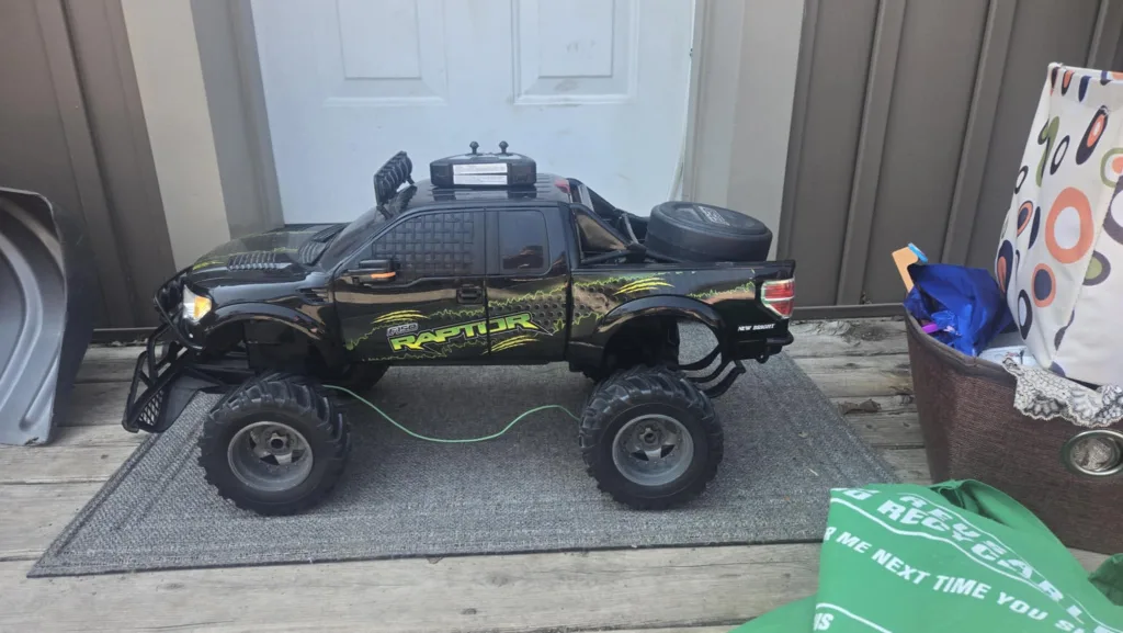 Ford F-150 Raptor RC Truck image indicator(3)