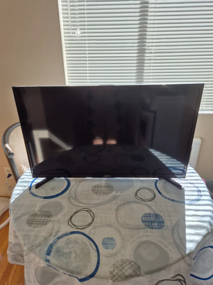 Samsung UN32M4500BF 32" TV - Like New! image indicator(2)