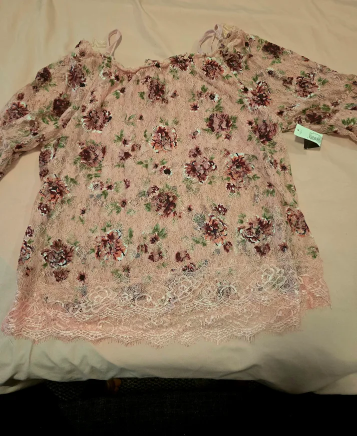 New Floral Lace Top - Size Large thumbnail