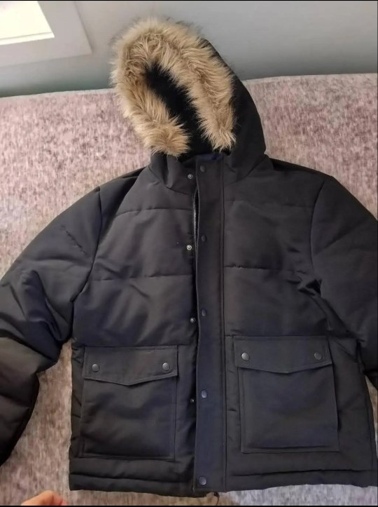 Manteau d'hiver Kiabi noir avec capuchon - photo 2
