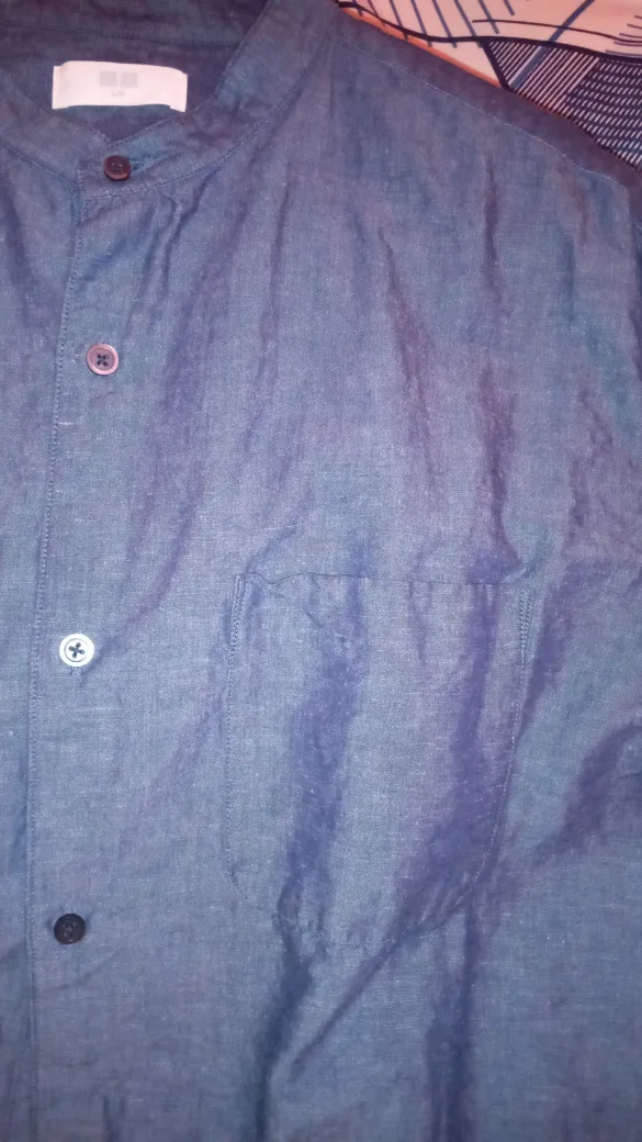 Uniqlo Blue Button-Up Shirt (Size L) image indicator(4)