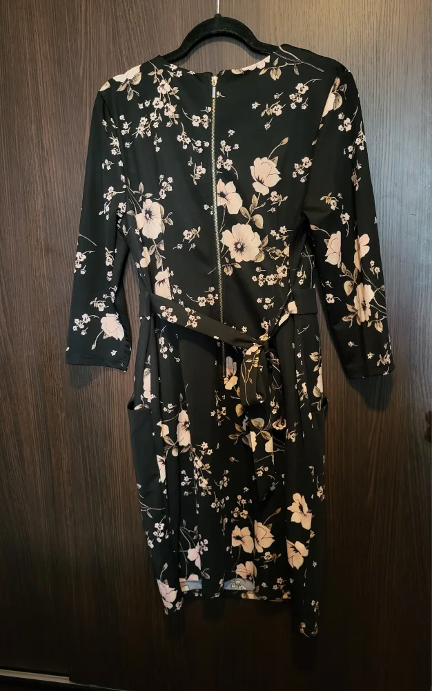 Suzy Shier Dress Size: Large image indicator(4)