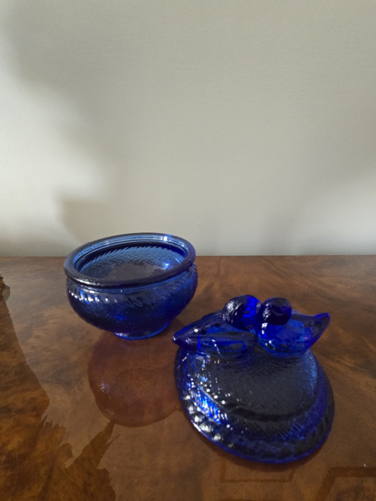 Vintage Glass Cobalt dish with kissing birds - photo 3
