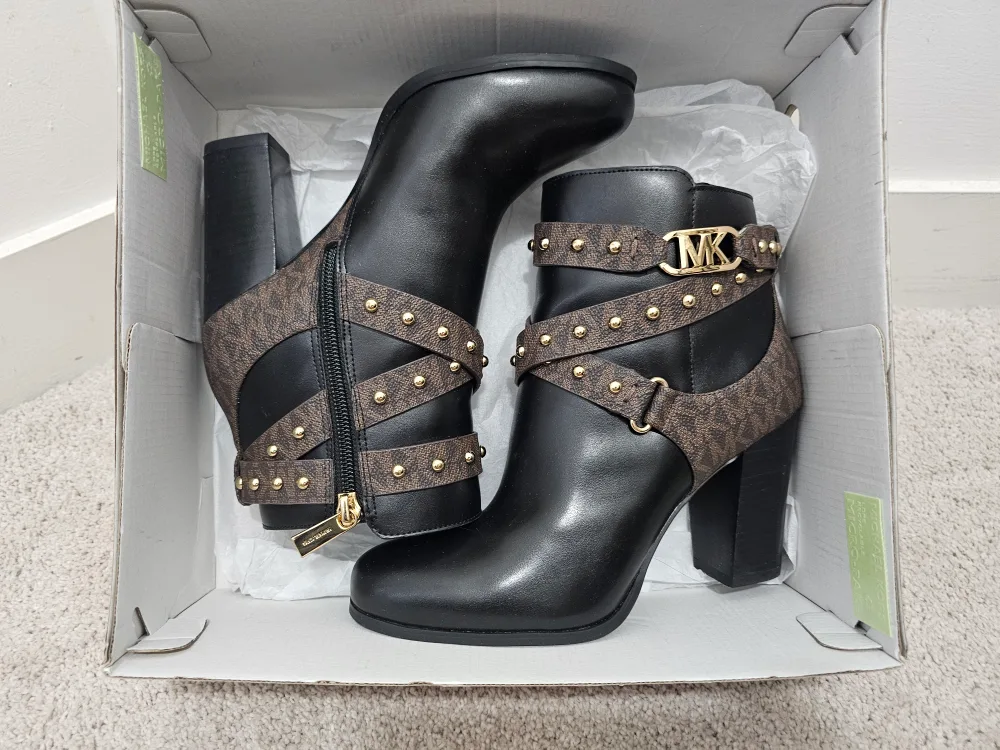 Michael Kors Black Leather Ankle Boots - Size 6M image indicator(2)