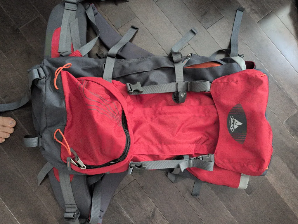Vaude Backpack Red/Grey image indicator(2)