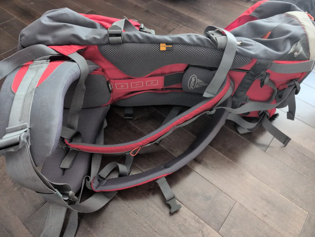 Vaude Backpack Red/Grey image indicator(4)