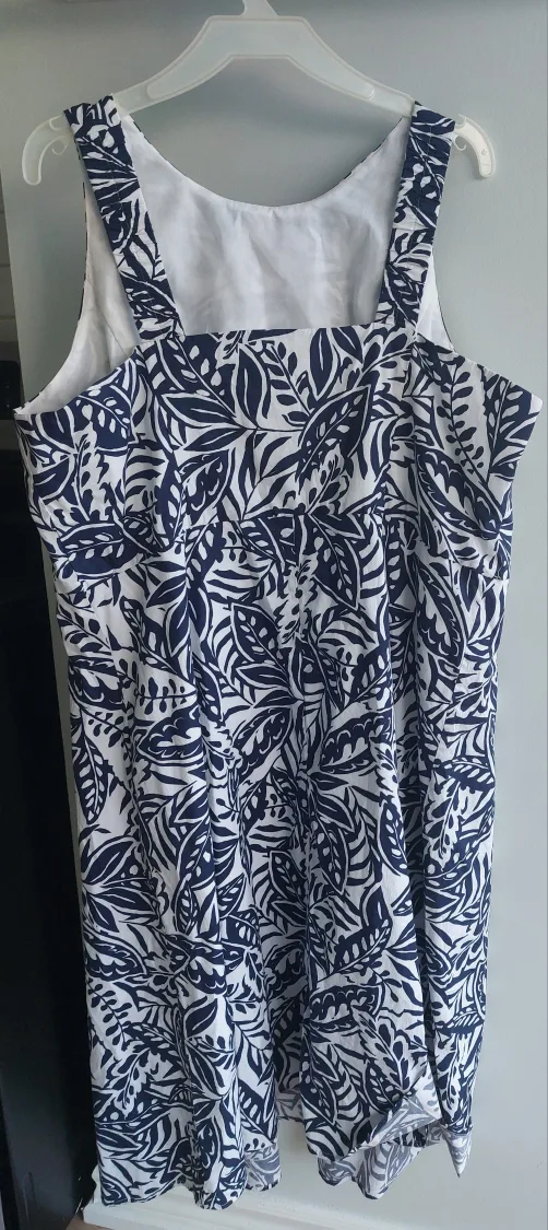 Last chance- Navy & White Leaf Print Dress Size 2X image indicator(2)