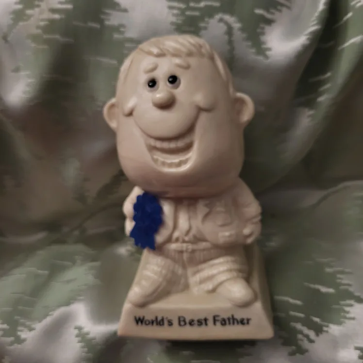 World's Best Father Figurine thumbnail