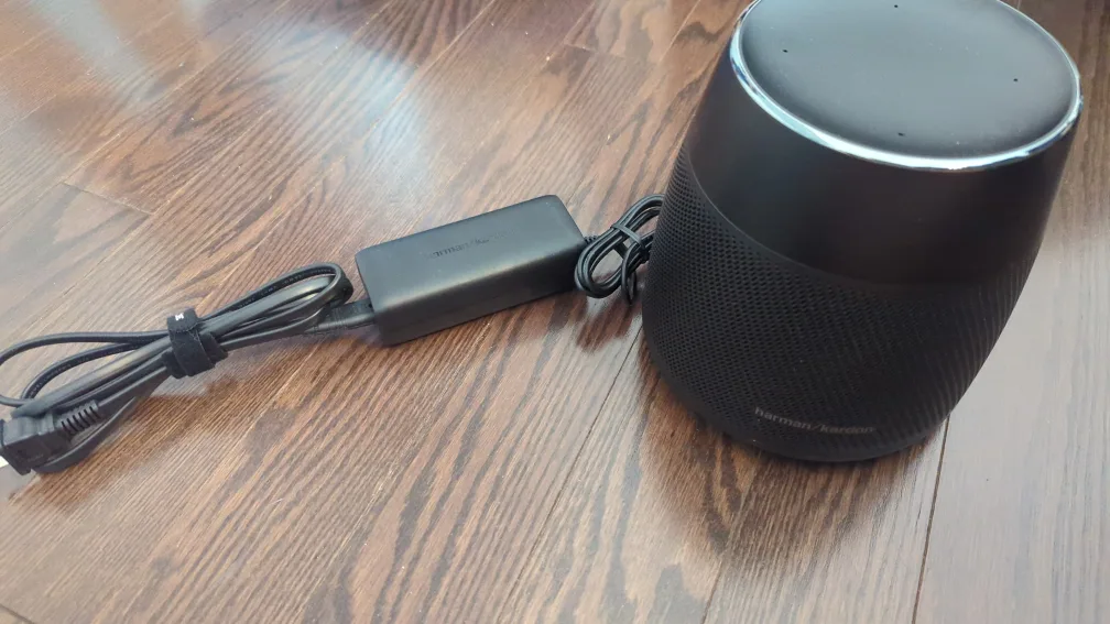 Harman Kardon Speaker with Charger thumbnail