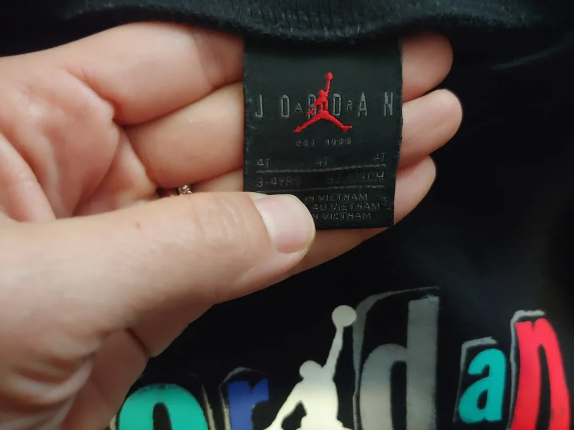 Like New Jordan Kids' Black Tracksuit 2 pc  - Size 3/T4T image indicator(3)