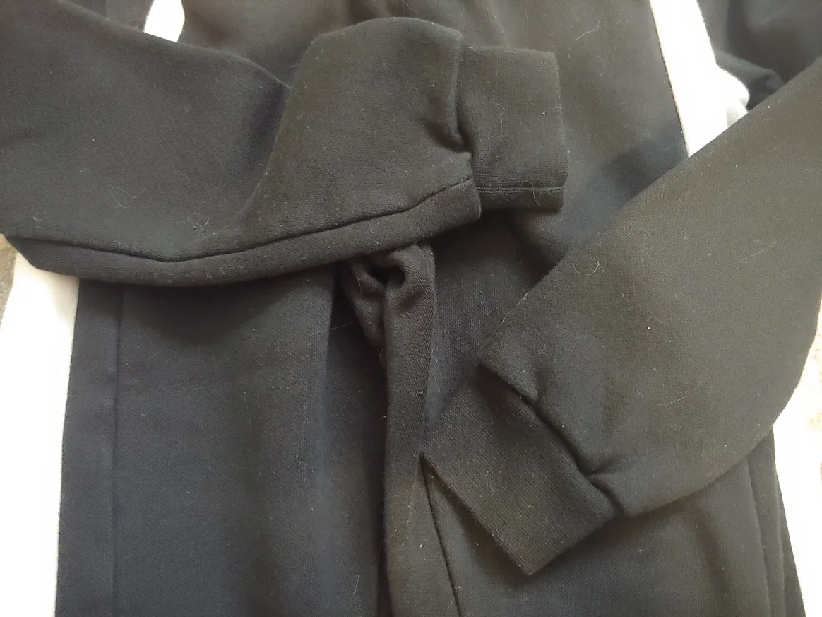 Like New Jordan Kids' Black Tracksuit 2 pc  - Size 3/T4T image indicator(4)