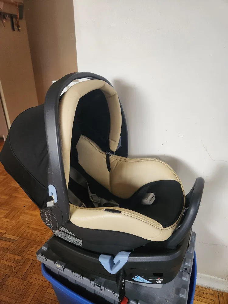 Peg Perego Primo Viaggio Infant Car Seat thumbnail
