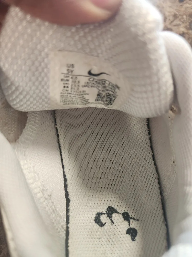 Nike Air Max Youth Size 5Y image indicator(3)