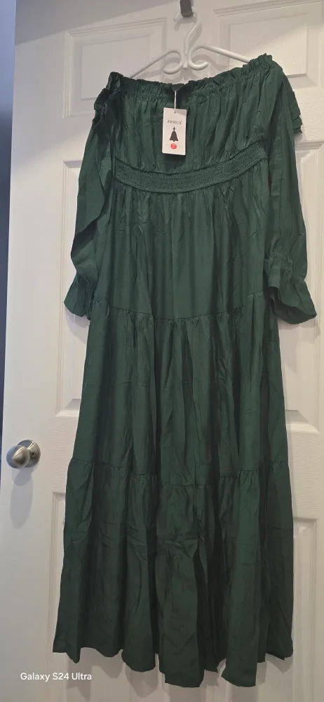 Zesica Green Off-Shoulder Maxi Dress image indicator(2)