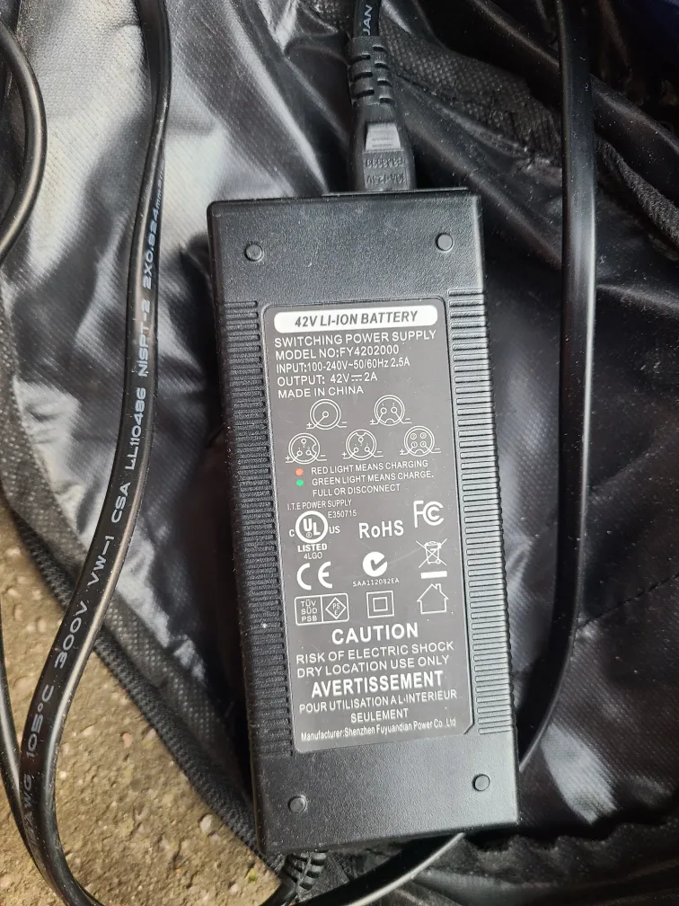 Hoverbie Hoverboard w/ Charger & Manual image indicator(4)