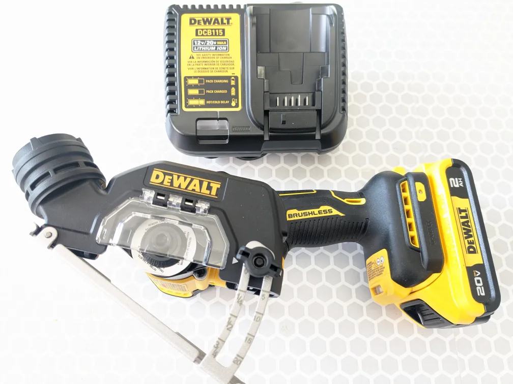 DeWalt XR 3"  Cut Out Tool Kit with Charger and Battery image indicator(3)