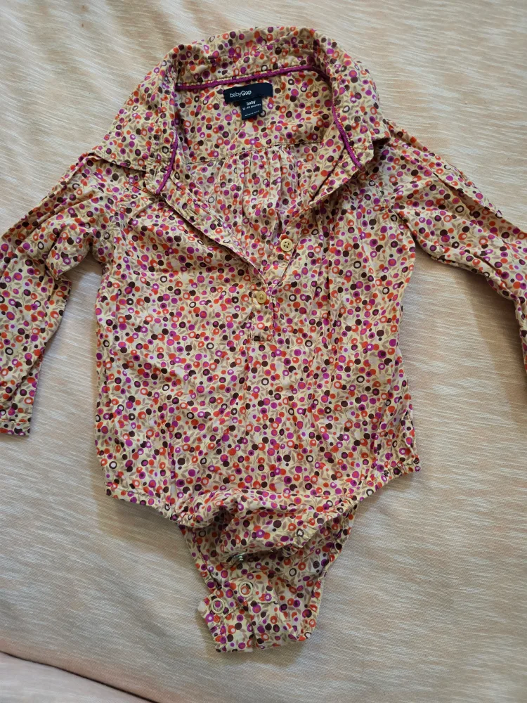 [freecycle] Baby Gap Floral Bodysuit 12-18 Months thumbnail