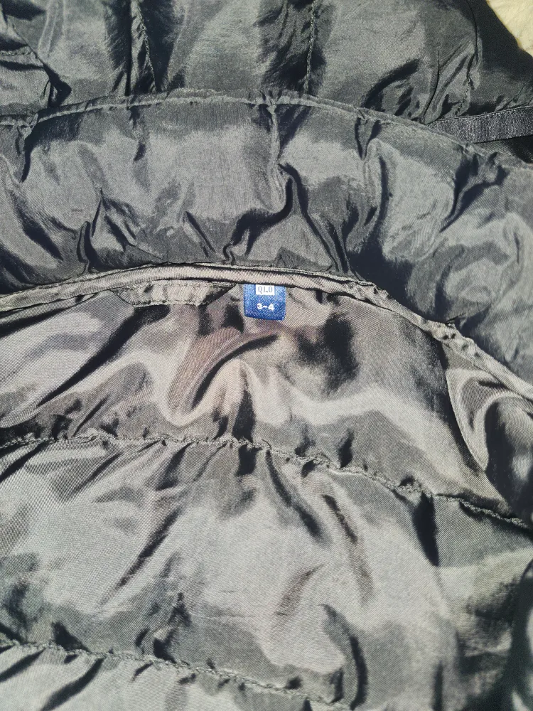 Assorted kids winter jacket uniqlo and Old Navy for sale by Sets image indicator(5)