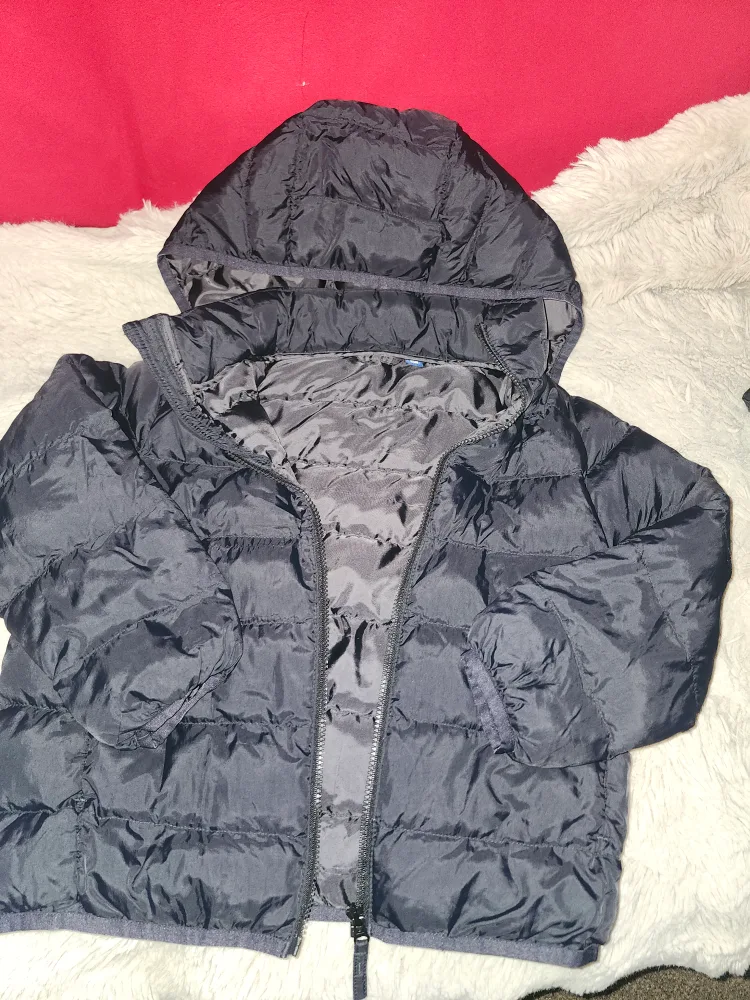 Assorted kids winter jacket uniqlo and Old Navy for sale by Sets image indicator(6)