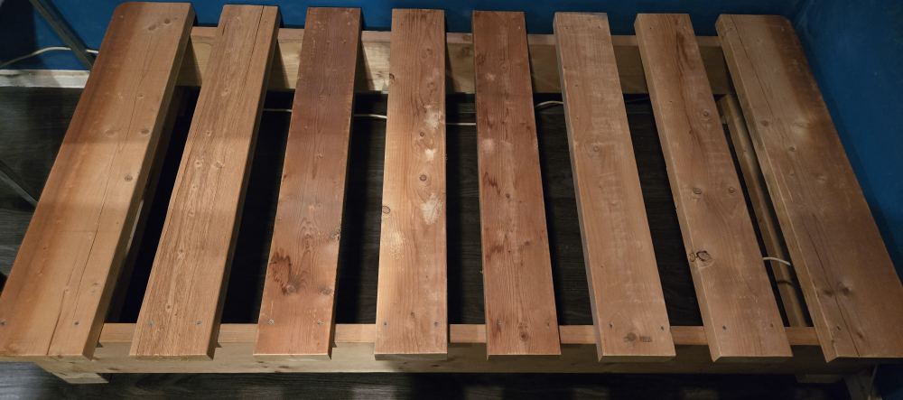 Single bed solid platform