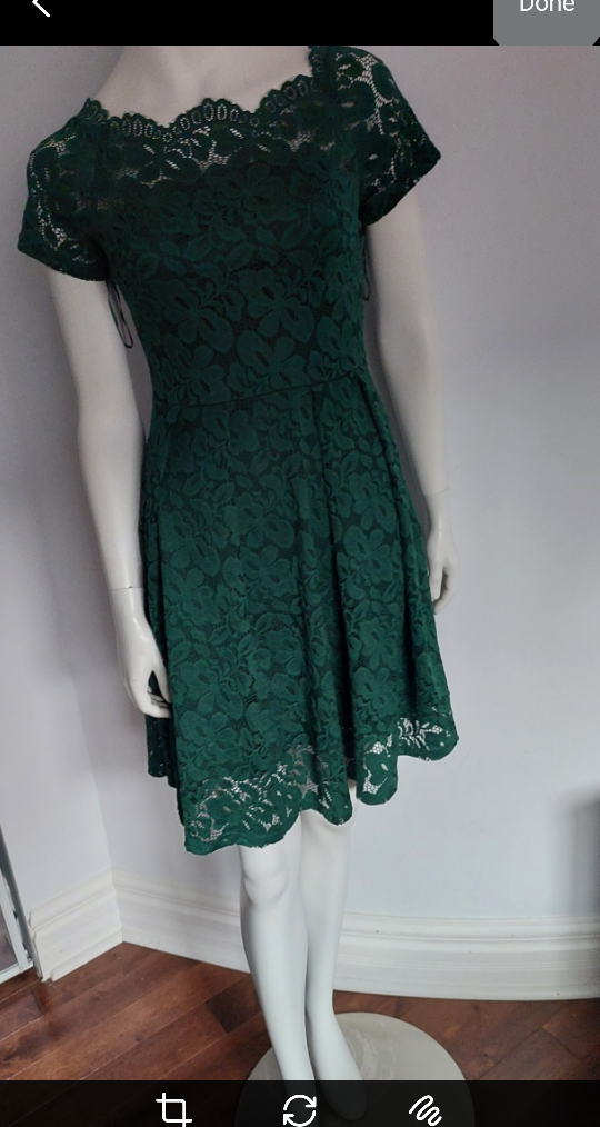 NEW - Emerald Green Lace Dress SIZE S - photo 3