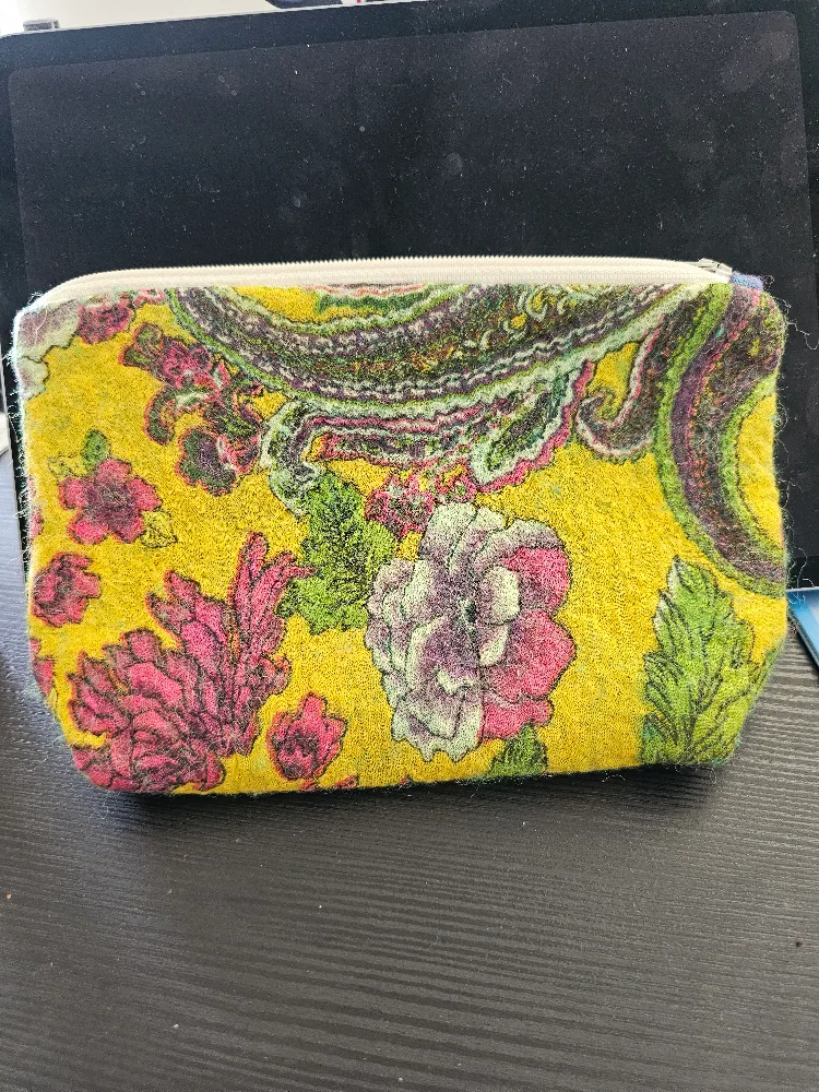 (NEW)Dhkukuti Floral Pouch image indicator(2)