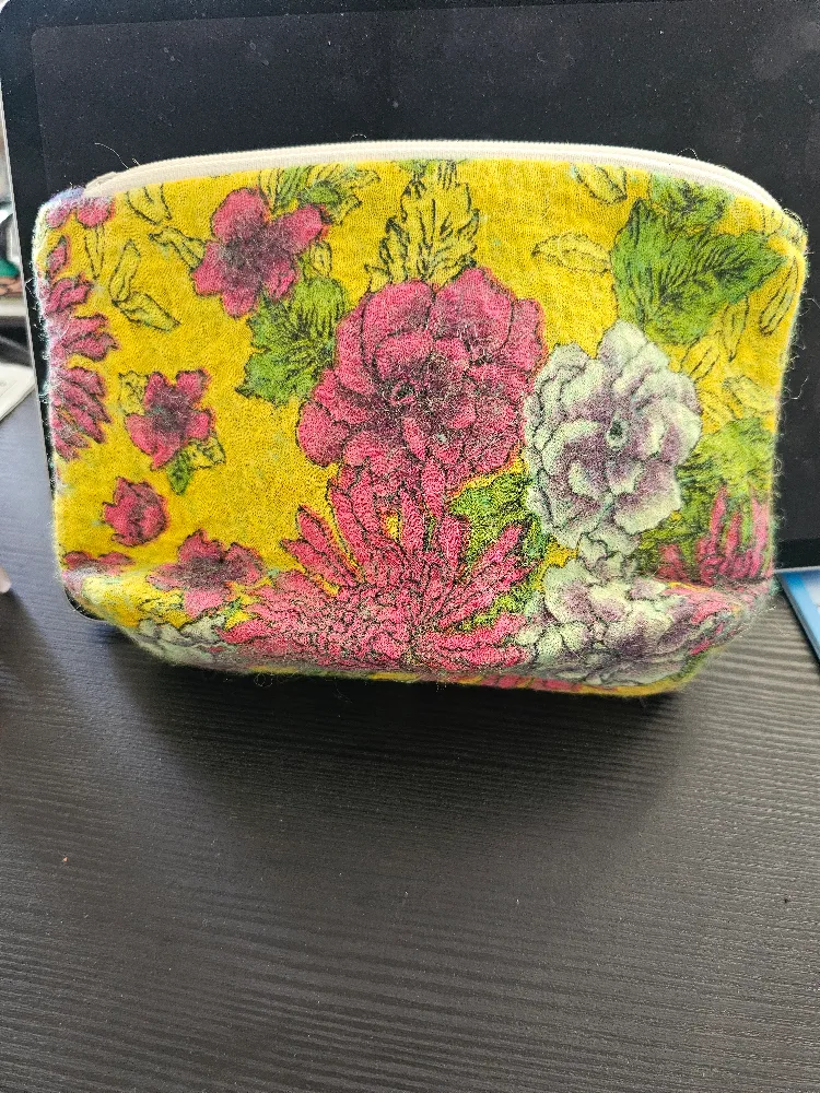 (NEW)Dhkukuti Floral Pouch image indicator(4)