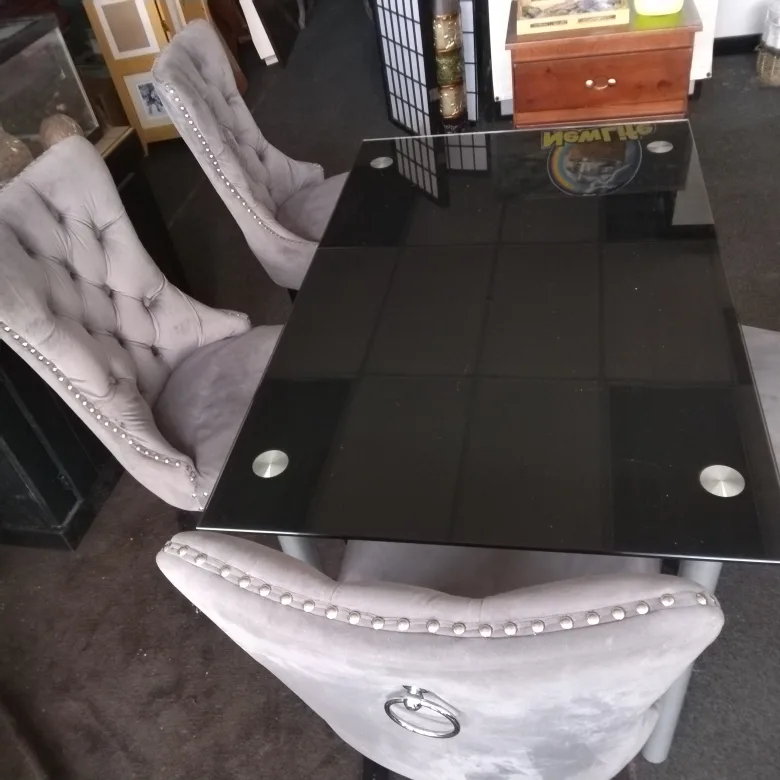 table and 4 chears thumbnail