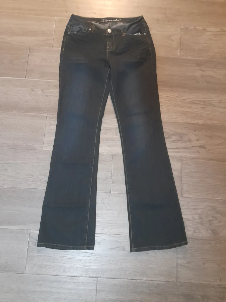 Bluenotes Lowrise Bootcut Jeans - Size 29/34 thumbnail