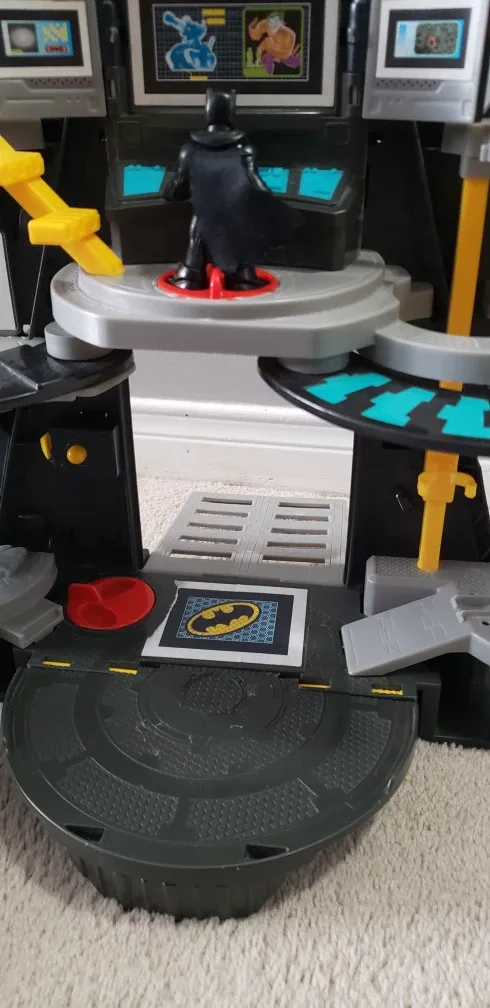 Fisher-Price DC Super Friends Batcave image indicator(6)