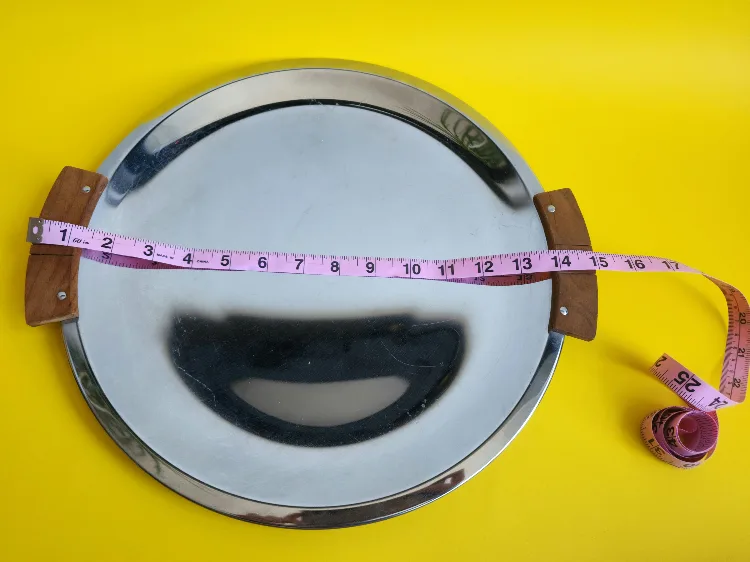 Round Serving Tray with Wooden Handles image indicator(4)