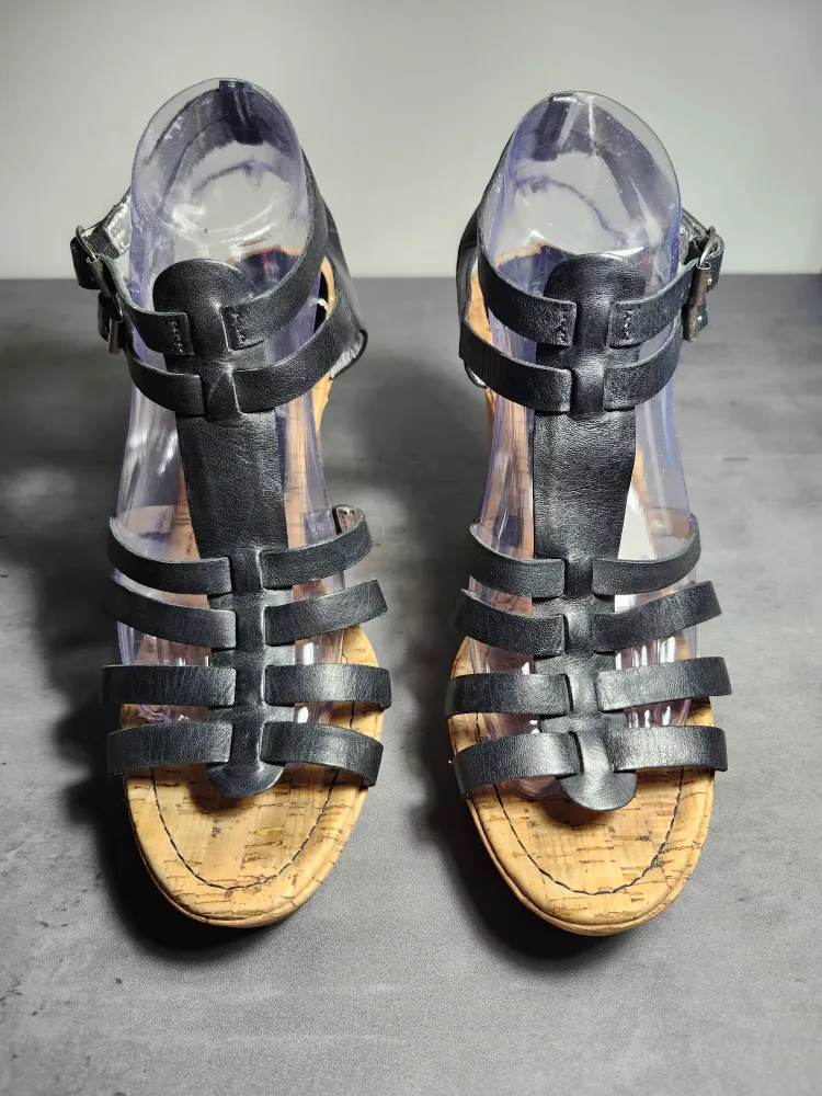 FREEBIE: Women's Sandals thumbnail